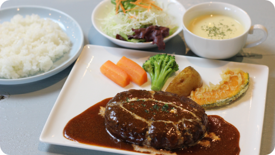 肉を味わうハンバーグ